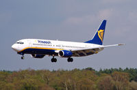 EI-CSX @ BOH - Boeing 737 8AS - by Les Rickman
