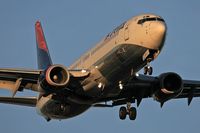 N393DA @ LAS - Delta Airlines N393DA (FLT DAL1767) from Cincinnati Northern Kentucky Int'l (KCVG) on final approach to RWY 25L.