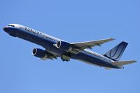 N525UA @ LAX - United Airlines N525UA (FLT UAL28) departing RWY 25R enroute to John F Kennedy Int'l (KJFK). - by Dean Heald