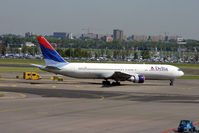 N193DN @ AMS - DELTA 767 - by barry quince