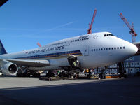9V-SPG @ ZRH - Waiting for cargo and luggage - by eap_spotter