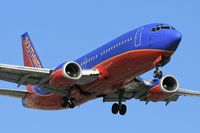N392SW @ LAX - Southwest Airlines N392SW (FLT SWA236) from Sacramento Int'l (KSMF) on final approach to RWY 24R.