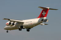 HB-IXG @ BRU - short to land on rwy 25L