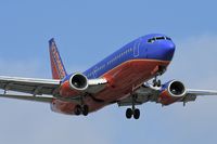 N343SW @ LAX - Southwest Airlines N343SW (FLT SWA1385) from Metropolitan Oakland Int'l (KOAK) on final approach to RWY 24R.