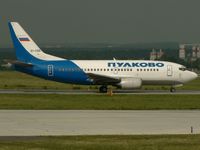 EI-CDD @ PRG - Boeing 737-548