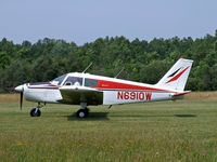 N6910W @ D51 - Taxiing back