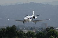 N632BL @ SMO - 2001 Cessna 560XL N632BL from Phoenix Sky Harbor Int'l (KPHX) on final approach to RWY 21 at Santa Monica Municipal Airport (KSMO) - Santa Monica, California.