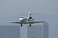 N978QS @ SMO - 2002 Cessna 750 Citation X N978QS, from Las Vegas McCarran Int'l (KLAS), on final approach to RWY 21.