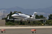 N64HH @ SMO - 2000 Bombardier Learjet 45 N64HH from Metropolitan Oakland Int'l (KOAK) landing on RWY 21. - by Dean Heald