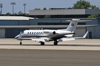 N64HH @ SMO - 2000 Bombardier Learjet 45 N64HH from Metropolitan Oakland Int'l (KOAK) landing on RWY 21. - by Dean Heald