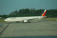 F-OHZM @ SIN - Just arrived at Changi Airport, taxiing to the gate - by Micha Lueck