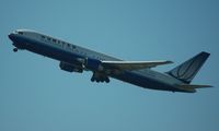N643UA @ FRA - Climbing out of Frankfurt - by Micha Lueck