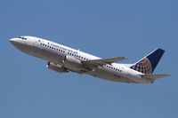 N10323 @ LAX - Continental Airlines N10323 (FLT COA731) climbing out from RWY 25R enroute to George Bush Intercontinental Houston (KIAH).