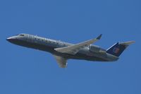 N952SW @ LAX - Sky West (United Express) N952SW (FLT SKW6498) climbing out from RWY 25R enroute to Tucson Int'l (KTUS).