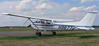 N98772 @ N51 - !985 Cessna Skyhawk takes a break at Solberg Airport. - by Daniel L. Berek