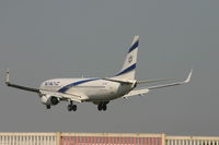 4X-EKO @ BRU - several seconds before touching the rwy