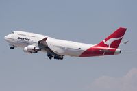 VH-OEF @ LAX - Qantas VH-OEF (FLT QFA8) climbing out from RWY 25R enroute to Sydney Int'l (YSSY). - by Dean Heald