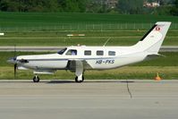 HB-PKS @ GVA - visitor - by Wolfgang Zilske