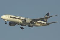 9V-SRD @ DXB - Singapore Airlines Boeing 777-200 - by Yakfreak - VAP
