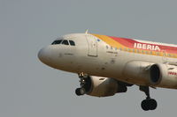 EC-HKO @ BRU - arrival of flight IB3216