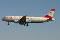 OE-LBS @ BRU - arrival of WALDVIERTEL to rwy 25L