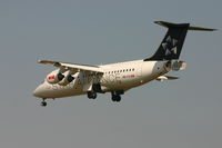 HB-IYU @ BRU - arrival of flight LX778