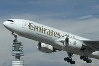 A6-EMI @ VIE - Emirates Boeing 777-200 - by Yakfreak - VAP