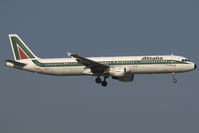 I-BIXZ @ MXP - Alitalia Airbus 321 - by Yakfreak - VAP