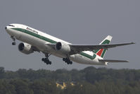 I-DISD @ MXP - Alitalia Boeing 777-200