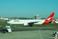 VH-OGR @ SYD - Qantas opeartes a large fleet of B767s - by Micha Lueck