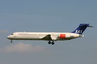 OY-KHU @ BRU - short before landing on rwy 25L