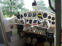 N8905B @ GREEN CAST - original Cockpit config 06-2006 - by Jim Shepherd