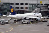 D-AIQL @ DUS - getting ready the next flight - by Volker Hilpert