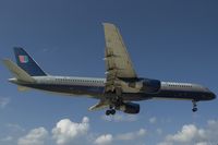 N576UA @ SXM - United Airlines Boeing 757-200 - by Yakfreak - VAP