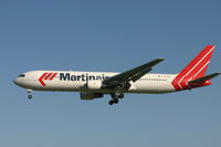 PH-MCI @ BRU - short to land on rwy 25L