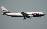 OO-DLI @ FRA - on final at fra - by Volker Hilpert