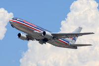 N322AA @ LAX - American Airlines N322AA climbing out from RWY 25R. - by Dean Heald