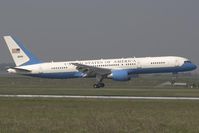 98-0001 @ VIE - USAF Boeing 757-200 - by Yakfreak - VAP