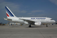 F-GUGM @ VIE - Air France Airbus 318 - by Yakfreak - VAP