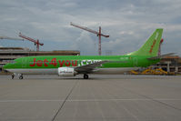 OO-TUM @ VIE - Jet4you Boeing 737-400 - by Yakfreak - VAP