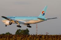 HL7743 @ VIE - On short final RWY34. - by Andy Graf-VAP