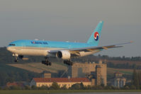 HL7743 @ VIE - Korean Air Boeing 777-200 - by Yakfreak - VAP
