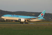 HL7743 @ VIE - Korean Air Boeing 777-200 - by Yakfreak - VAP