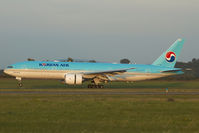 HL7743 @ VIE - Korean Air Boeing 777-200 - by Yakfreak - VAP