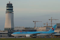 HL7743 @ VIE - Korean Air Boeing 777-200 - by Yakfreak - VAP