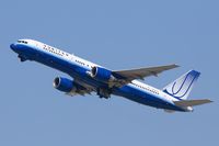 N502UA @ LAX - United Airlines N502UA (FLT UAL840) climbing out from RWY 25R enroute to John F Kennedy Int'l (KJFK).