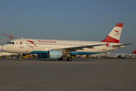OE-LBO @ VIE - Austrian Airlines Airbus 320