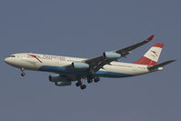 OE-LAH @ VIE - Austrian Airlines Airbus 340-200 - by Yakfreak - VAP