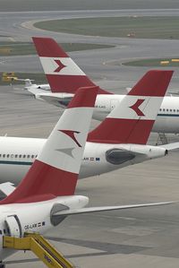 OE-LAM @ VIE - Austrian Airlines Airbus 330-200 - by Yakfreak - VAP