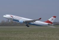 OE-LAM @ VIE - Austrian Airlines Airbus 330-200 - by Yakfreak - VAP